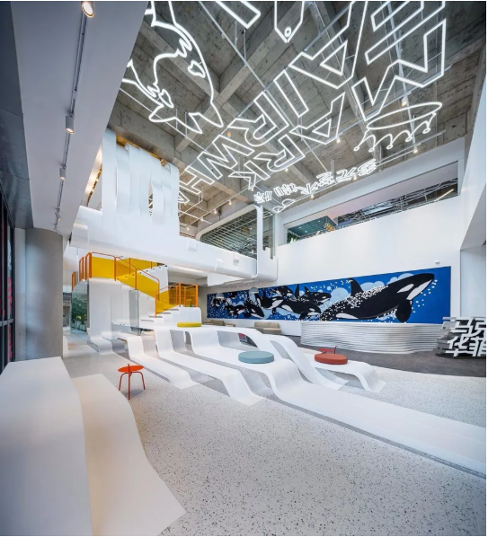 辦公室規(guī)劃成這樣 你還想在家辦公嗎？--馬克華菲上?？偛哭k公室